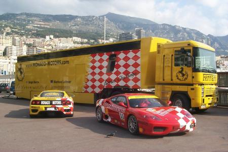 renault qui transporte des ferrari